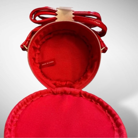 MARC JACOBS NIP🪢 RED L.E. PATENT LEATHER CROSSBODY BEAUTY BAG - Picture 5 of 9